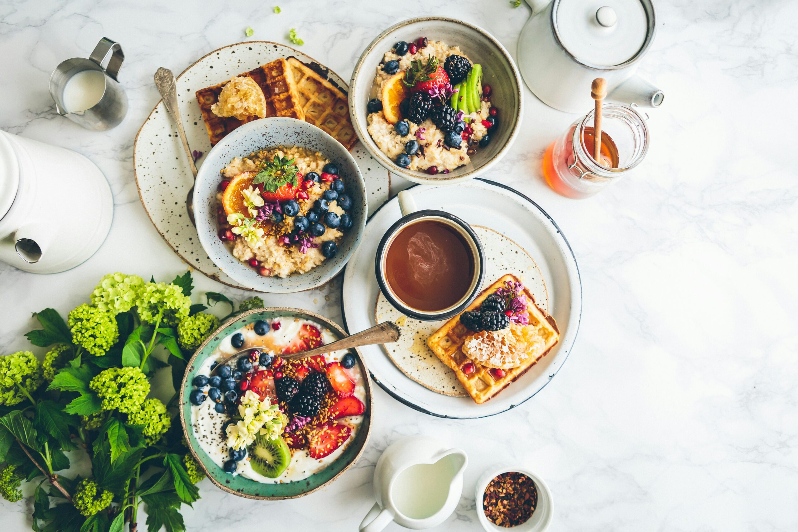 Pisto Vegano: Receta de Verduras Tradicional Española para una Comida Saludable 5 fruit salad on gray bowls